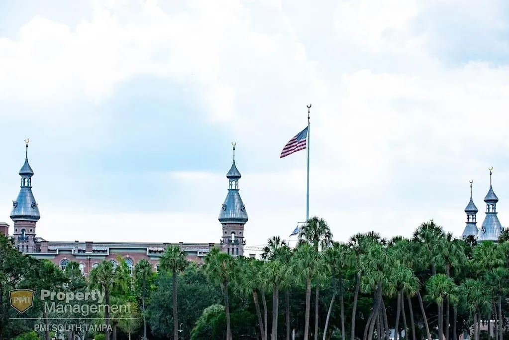 Dead Poets Society- U Of Tampa Flat In N Hyde Park Appartement