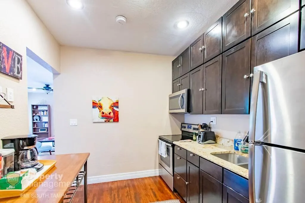 Dead Poets Society- U Of Tampa Flat In N Hyde Park Appartement